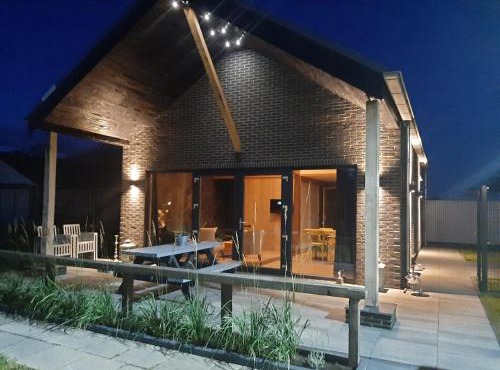 Vakantievilla 10 km van strand honden welkom omheinde tuin sauna buitenbad
