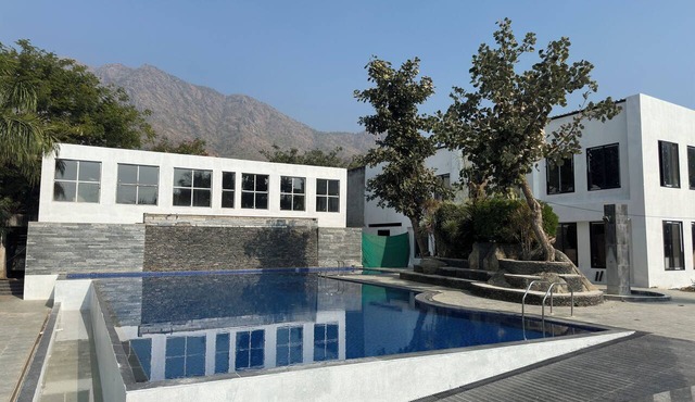 Valencia Club and Resort - Luxury Nature Resort, Foot hills of Mount Abu