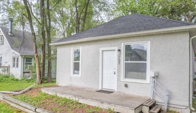 Valley Junction Gem: 2-BR Modern House w Parking