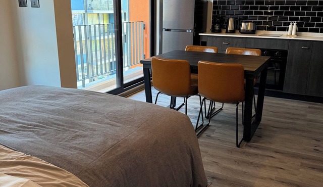 Valpo Coast Suites · Modern Apartment + Parking + Rooftop