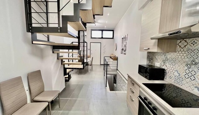 Valuable Duplex one minute from the metro