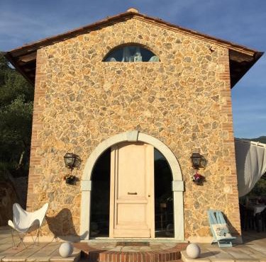 Valuable rustic Tuscan swimming pool, breathtaking view of Camaiore