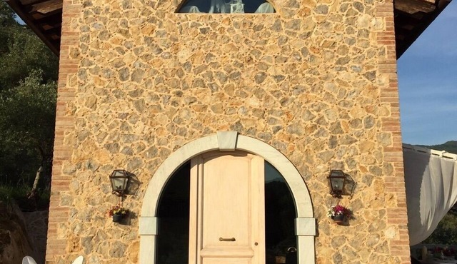 Valuable typical Tuscan rustic with swimming pool, breathtaking view of Camaiore