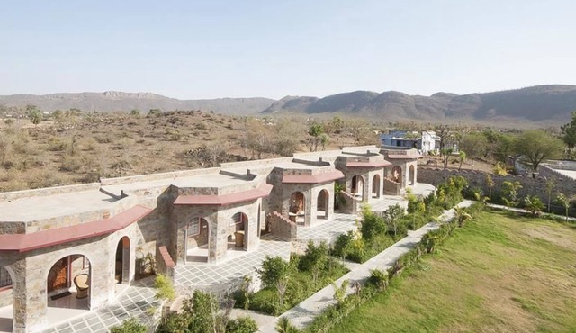 Van Chhavi Resort