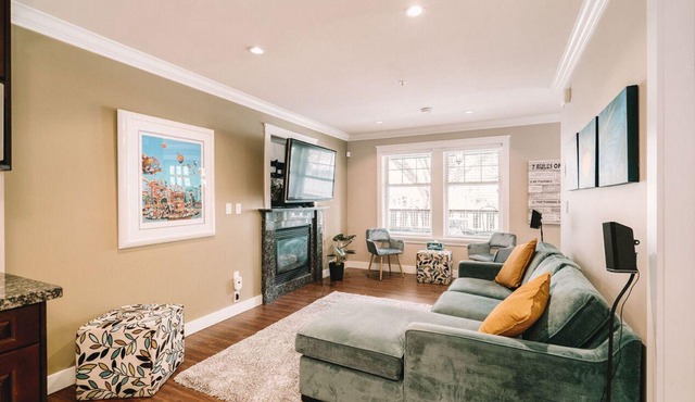 Vancouver - Beautiful and Bright 3bdrm Home