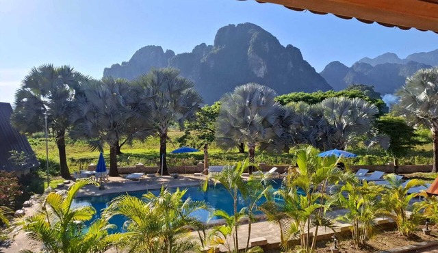 Vang Vieng Romantic Mountain View Resort
