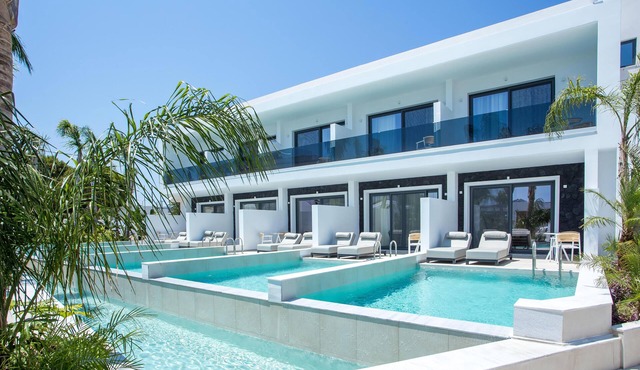 Vanik Suites