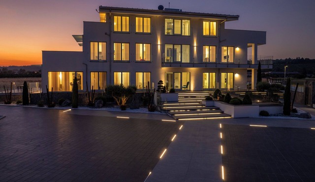 Vanity Tail Luxury Apartments - 3