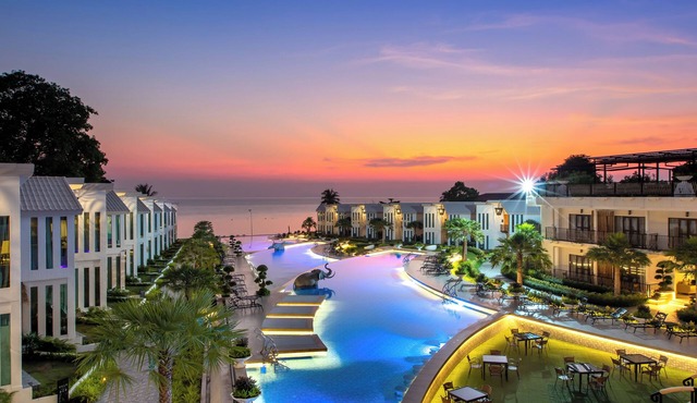 Vannee Golden Sands Beachfront Resort