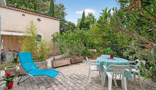Var Hyères Studio by the Sea with Shared Garden, Balcony, and Air Conditioning