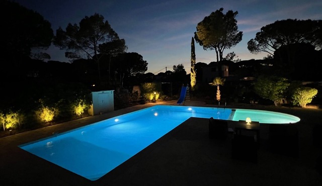 VAR Maison Climatisée 10 Personnes 5 Chambres Piscine Terrain de Boules