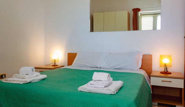 Vbeb Macrame Rooms Agrigento 'Double Room with External Bathroom' with Balcony, Wi-Fi and Air Conditioning