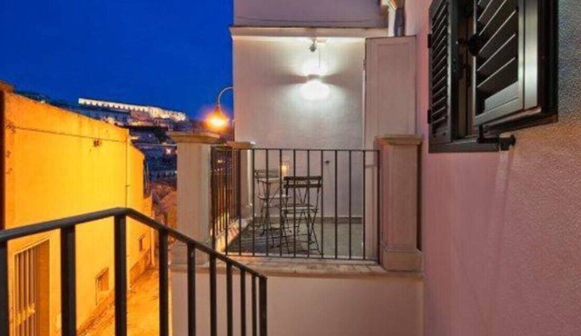 Veiled Paths. Single-family home in Cartellone, Modica Bassa (Casa Cartidduni)