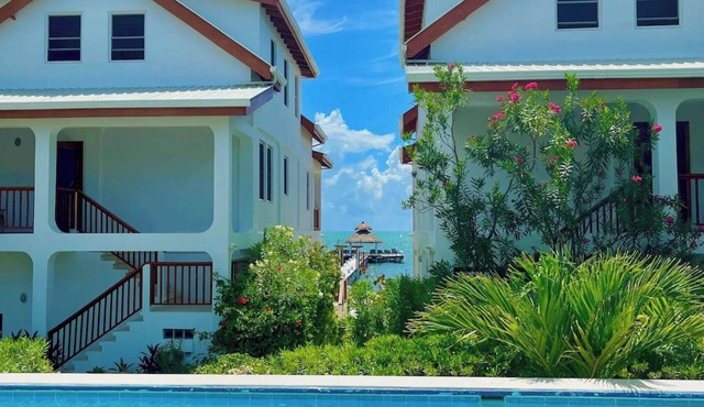 Velento Partial Oceanview #8-2 bed-Pool/Private Dock/beach/free paddleboards