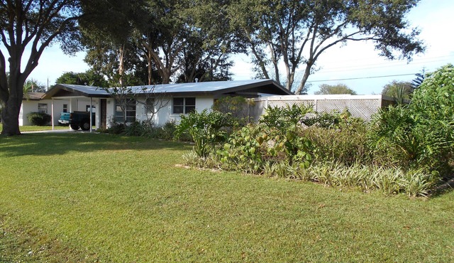 Venice Gardens Getaway- Spacious Grounds- HEATED Pool-Hot Tub- Minutes To Beach
