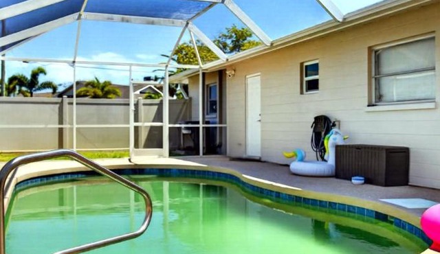 Venice Pool BBQ Mini Golf 3BR 2BA Sleep 12