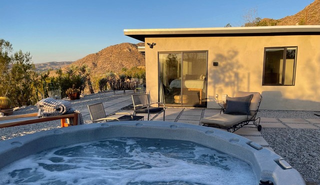 🌵 Verdin's Nest - Romantic Retreat w/Hot Tub Under the Stars! 🌵
