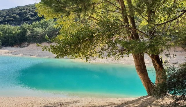 Verdon, Maisonette with private heated Jacuzzi/Capacity 5 people