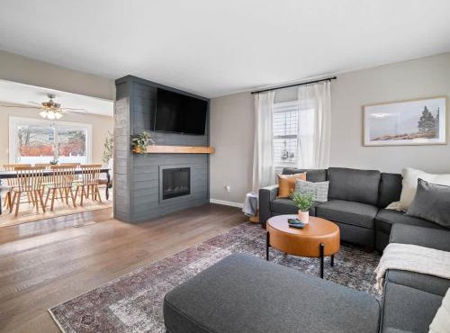 Vermilion Retreat with Game Room, Hot Tub and Across from Community Pool
