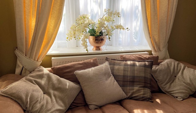 Versatile Countryside Haven: Ideal for Families, Professionals & Contractors