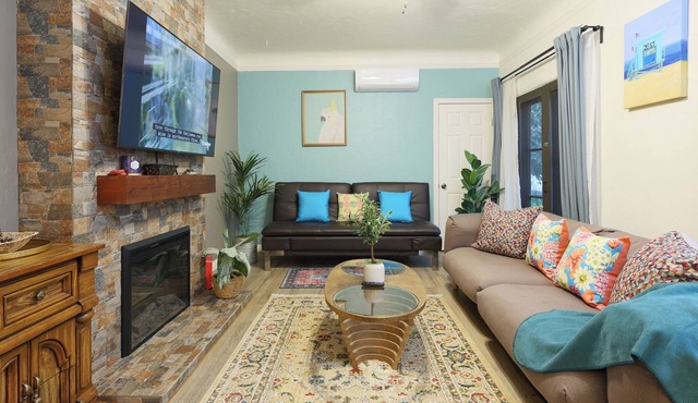 Versatile Downtown 1B1B Home near Disneyland