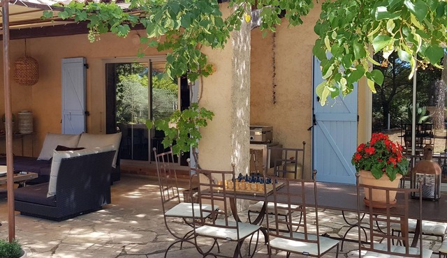 Very attractive detached villa with swimming pool