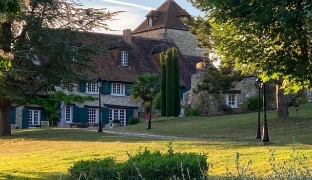 Very beautiful property in champagne, swimming pool and tennis