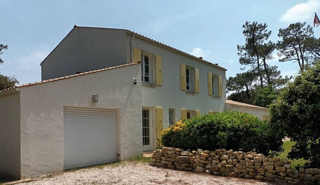 Very beautiful villa on the Atlantic coast 5 minutes from the beach 6 bedrooms garden 1300 M2