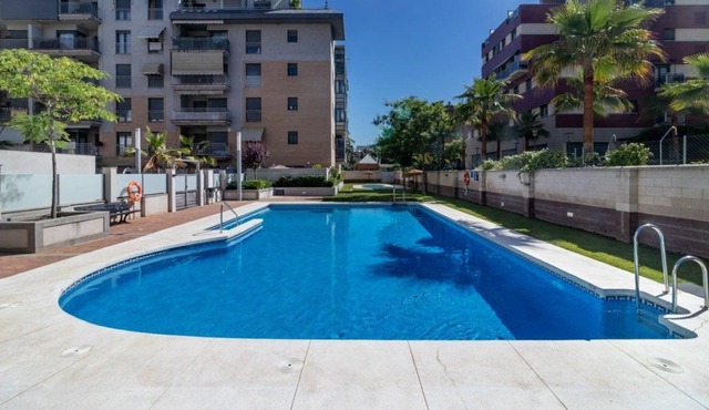 very bright apartment with garage, wifi, pool, heating, central and quiet