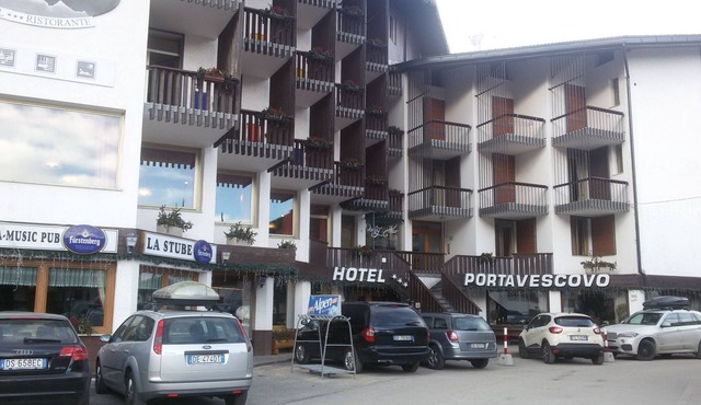 Very central in Arabba, Sellaronda ski lifts just a few steps away!