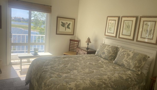 Very comfortable condo w/golf course and beach club access. Monthly rentals.