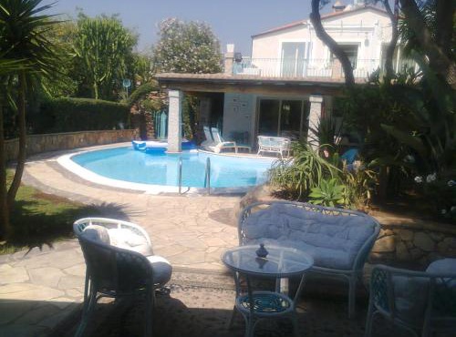 Very cozy, comfortable lanthana villa on 2 floors, independent