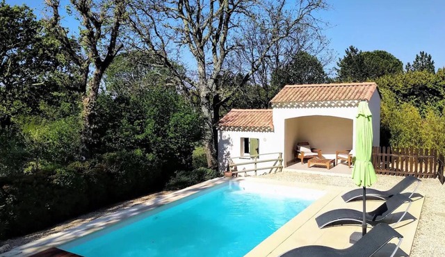 Very beautiful house, heated swimming pool which will enchant your vacations, fenced garden