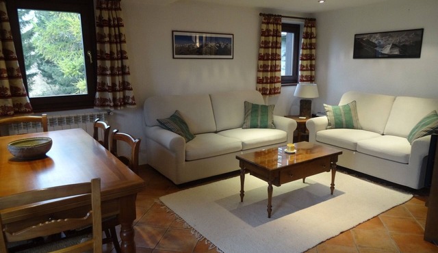 Very homely, traditional with modern facilities. Very comfortable and spacious.