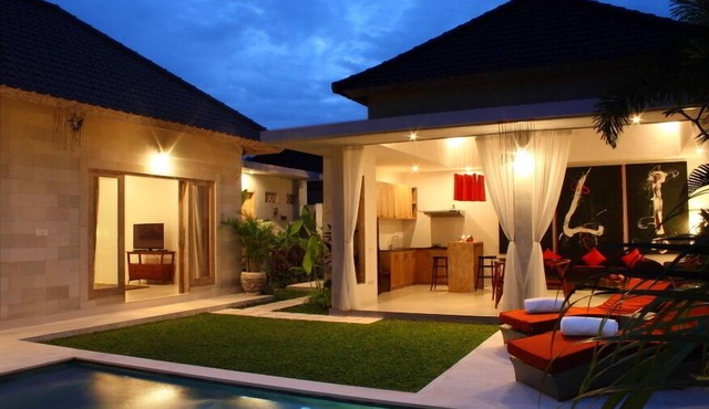 Very Modern, Beachside 2BR Villa, Batu Belig - 4Min Walk To The Beach! W/Pool!