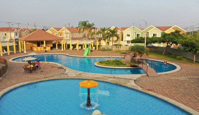 Very nice apartment close to airport. Safe with gated community