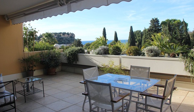 Very nice apartment in a residence, 5 minutes walk from the port