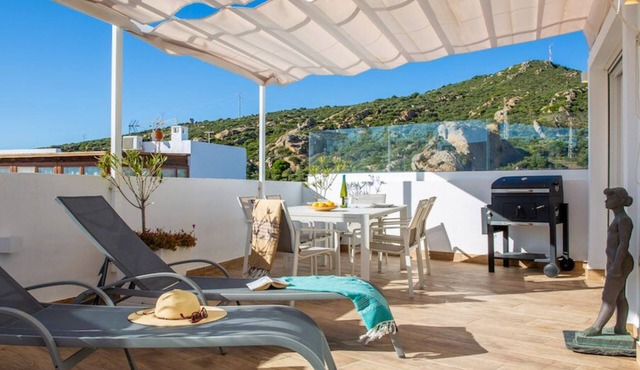 Very nice apartment with 30 sqm terrace and ocean view – perfect location!