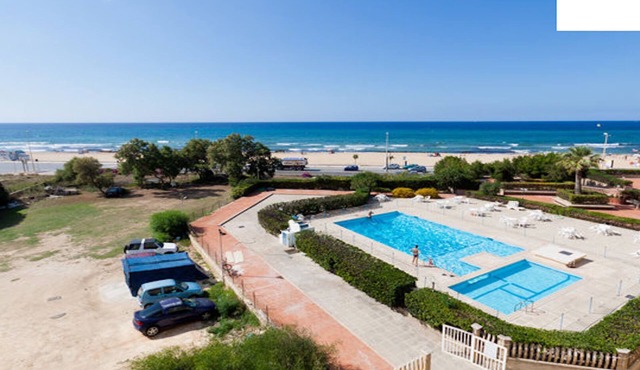 Very nice flat in front of the beach with a wonderful sea-view!