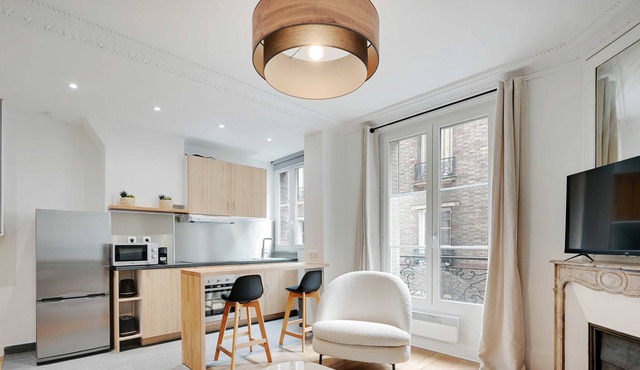 Very nice studio for 2 people / Batignolles - Nollet / Mobility lease