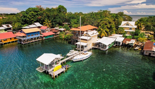 Very Nice Studio Apartment fully equipped over the water with beautifull view !