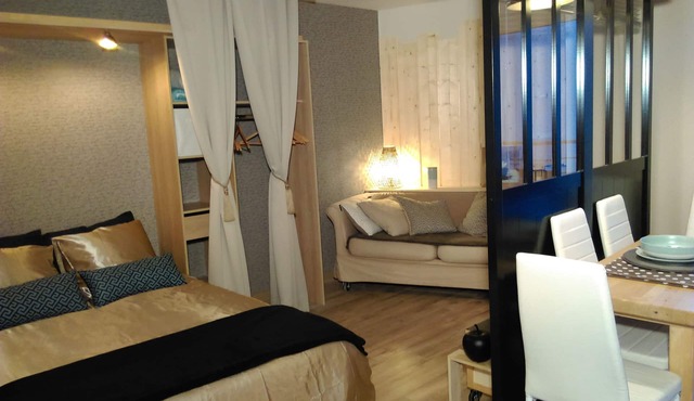very nice studio with real quiet bed at 1400m. from the center and the beaches