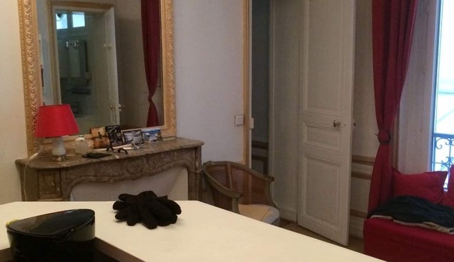 Very nice two-room apartment, very well located-right in the center of Paris, Haussmann style.