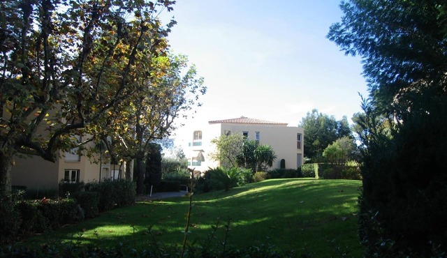 Very quiet apartment in a great park close to sea and downtown