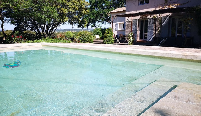 Very quiet property in lush greenery, not overlooked