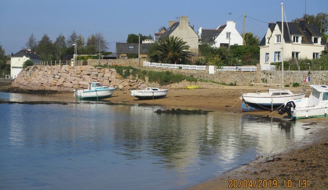 Very quiet seafront house with unobstructed sea view
