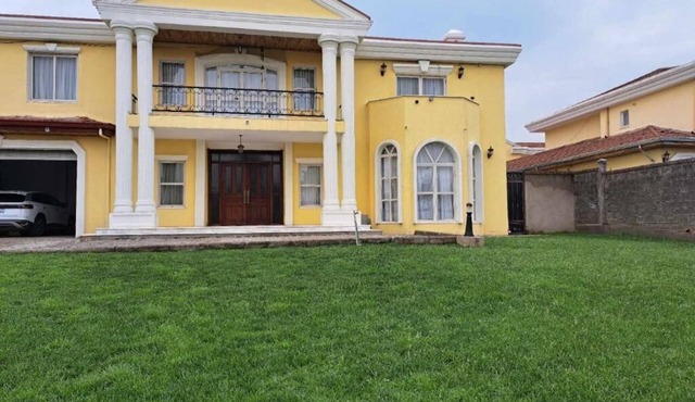 Very secure quite gust house