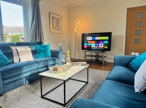 Very Spacious 4 Bedroom house with large garden