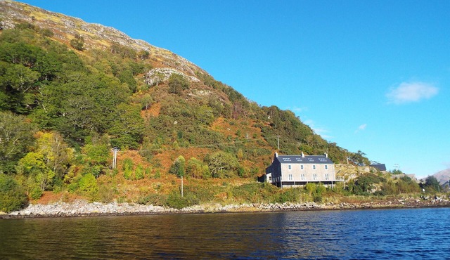 Very spacious loch-side house, breathtaking views, ideal for family & adventures