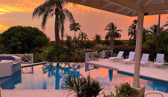 Very Spacious, Private, Open Plan Retreat. Pool And Stunning Views Of West Coast